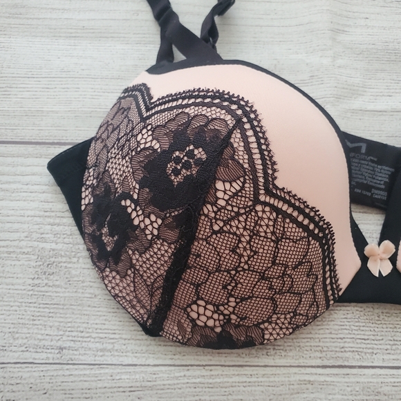 Maidenform soft pink abd black lace pushup bra. Size 36C - Picture 3 of 9